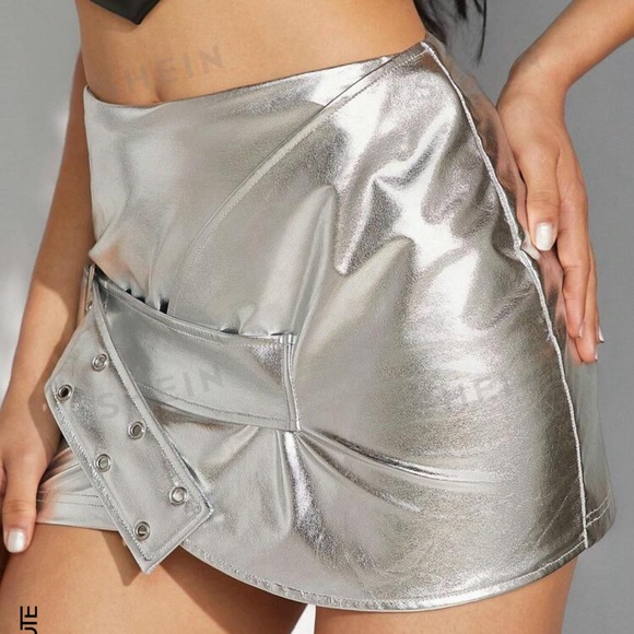 Shein Sliver XS wrap coated mini skirt with functioning buckle has stretch. - Picture 7 of 13